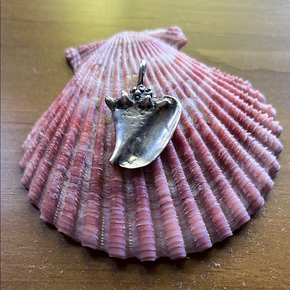 Sterling silver seashell pendant